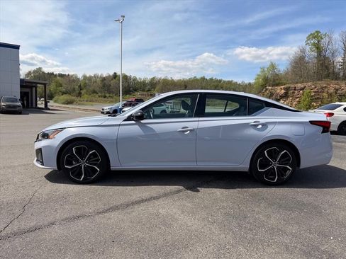 Used 2025 Nissan Altima 2.5 SR image 4