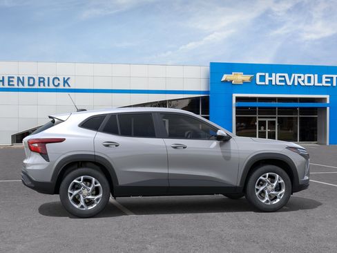 New 2026 Chevrolet Trax LS w/ LS Convenience Package FWD image 7