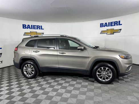 Used 2019 Jeep Cherokee Latitude Plus w/ Cold Weather Group image 6