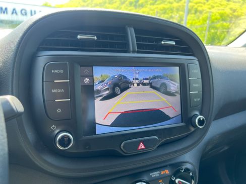 Used 2023 Kia Soul LX w/ Option Group 015 FWD image 15
