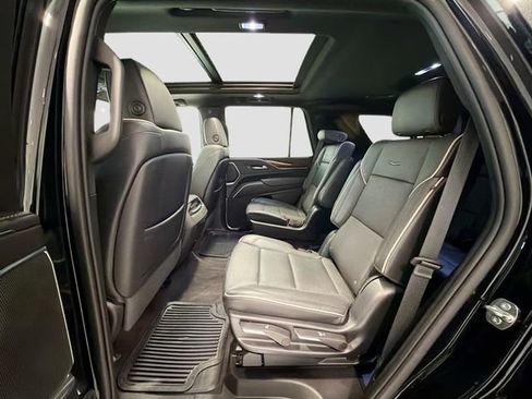 Used 2023 Cadillac Escalade Premium Luxury AWD/4WD image 23
