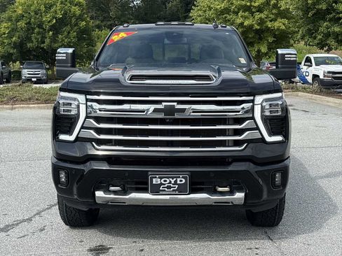 Used 2024 Chevrolet Silverado 2500 High Country w/ LPO, Dark Essentials Package AWD/4WD image 3