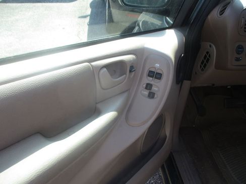 Used 2001 Chrysler Voyager image 7
