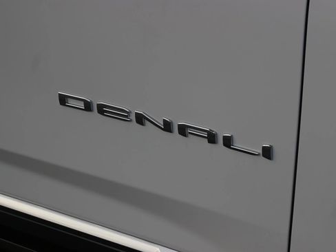 New 2026 GMC Yukon XL Denali w/ Sun & Power Step Package AWD/4WD image 10