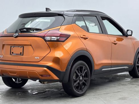 Used 2023 Nissan Kicks SR FWD image 7