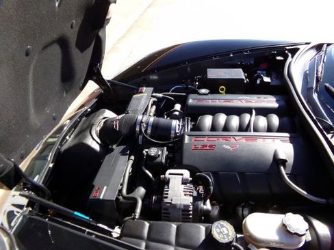 Used 2005 Chevrolet Corvette 1SB Z51 Coupe w/ Preferred Equipment Group image 17