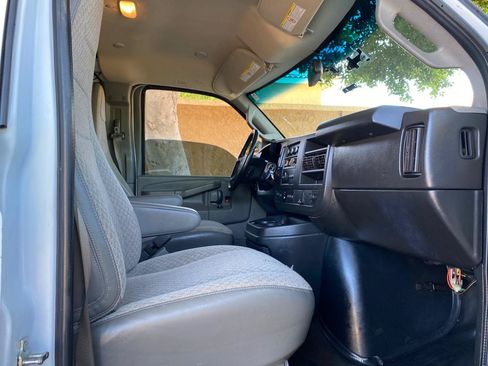 Used 2022 Chevrolet Express 2500 w/ Enhanced Convenience Package RWD image 42
