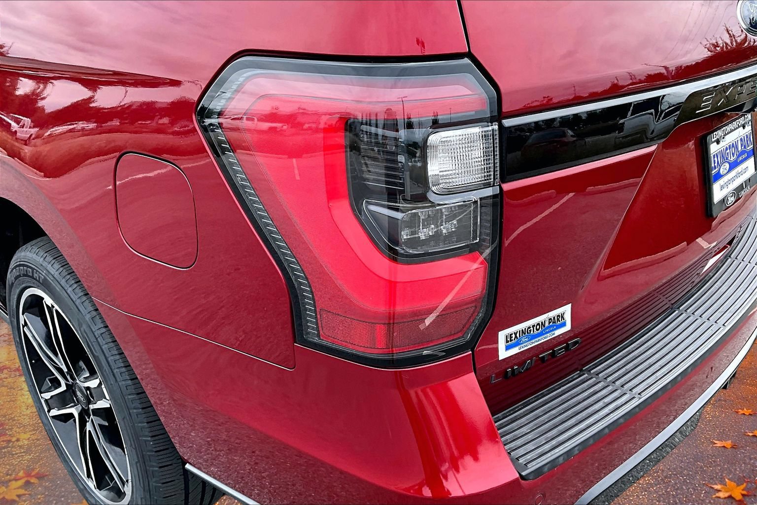 Used 2019 Ford Expedition Limited w/ Equipment Group 303A AWD/4WD image 23