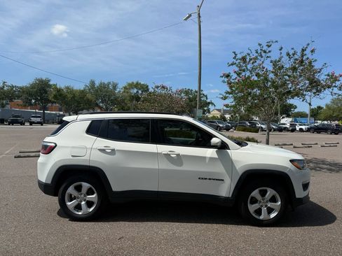 Used 2019 Jeep Compass Latitude FWD image 4