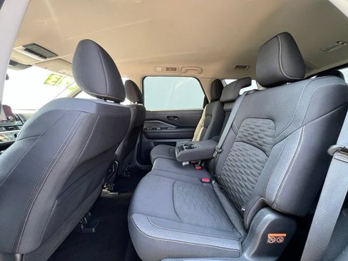 Certified 2025 Nissan Pathfinder SV AWD/4WD image 11