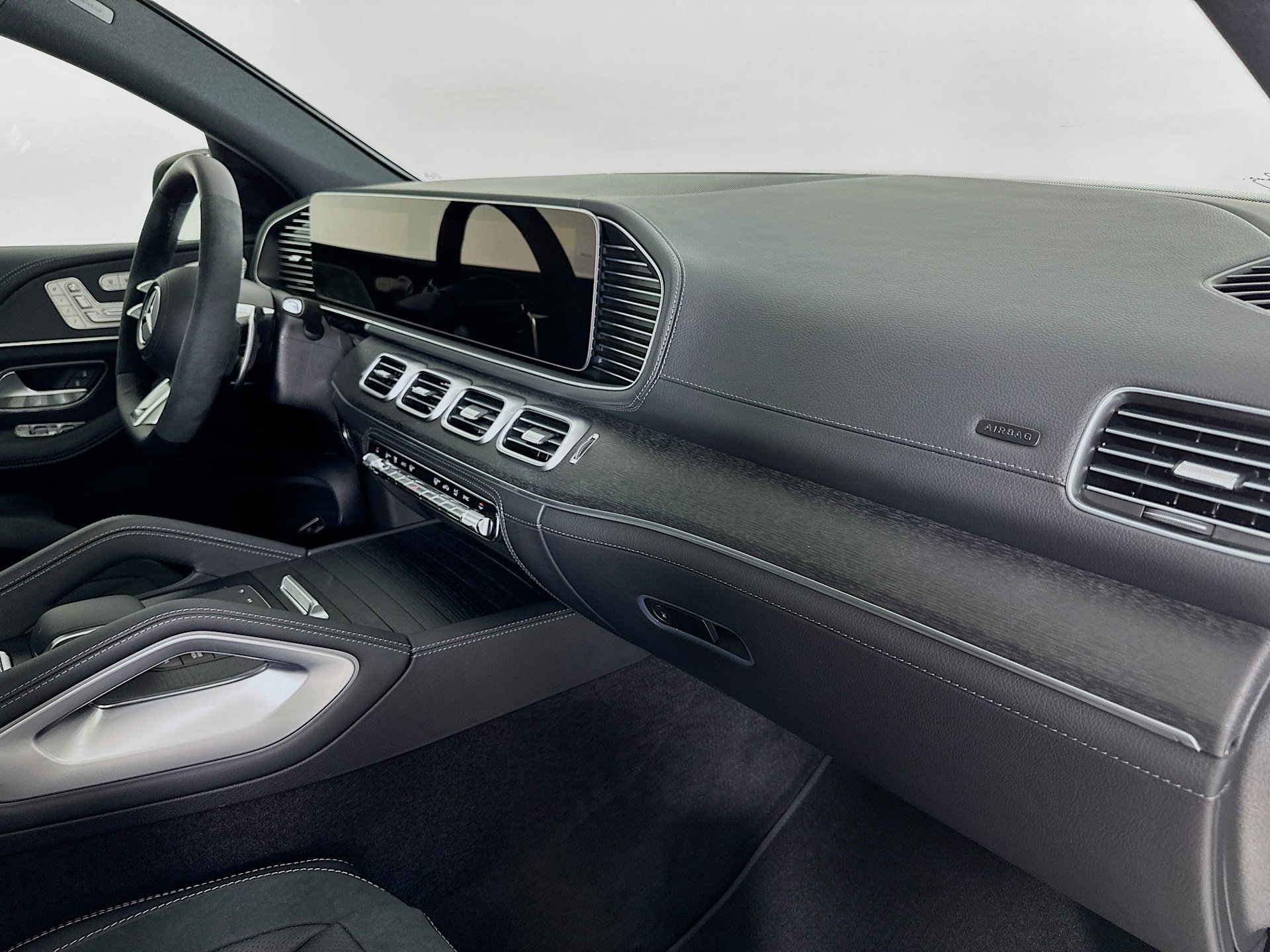 New 2026 Mercedes-Benz GLE 53 AMG 4MATIC Coupe image 32