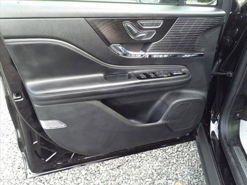 Certified 2021 Lincoln Corsair Standard w/ Equipment Group 101A image 11