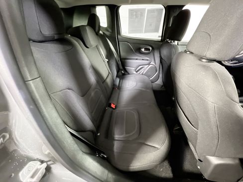 Used 2022 Jeep Renegade Latitude w/ Convenience Group AWD/4WD image 26