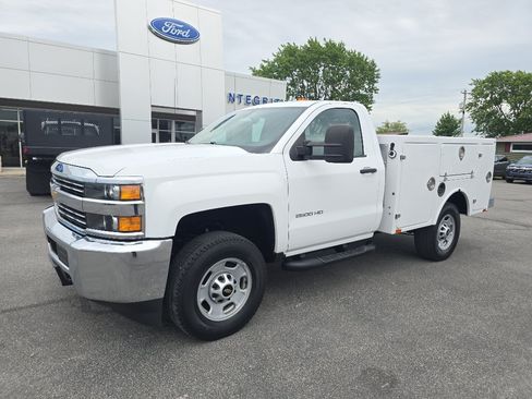 Used 2016 Chevrolet Silverado 2500 W/T AWD/4WD image 2