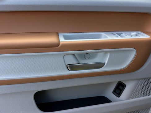 New 2025 Volkswagen ID. Buzz Pro S Plus image 9