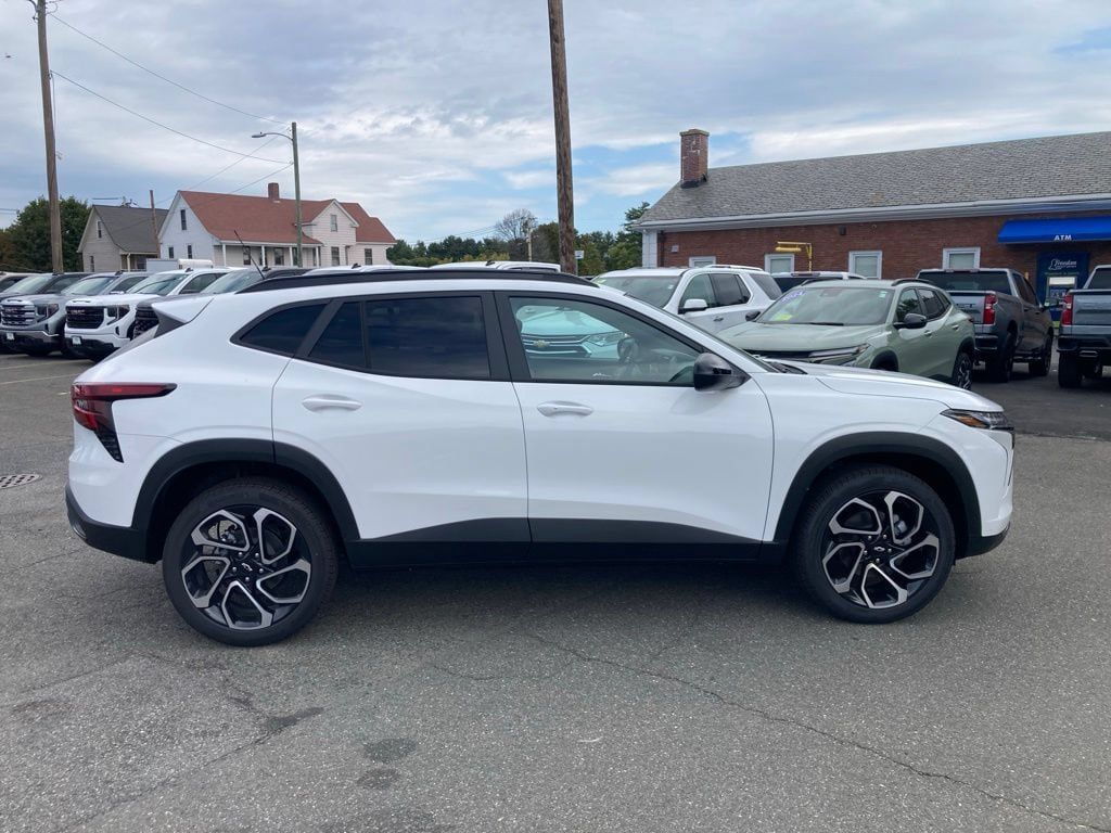 New 2026 Chevrolet Trax RS FWD image 29