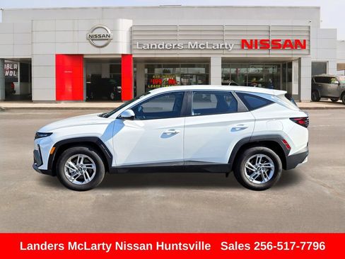 Used 2025 Hyundai Tucson SE FWD image 8
