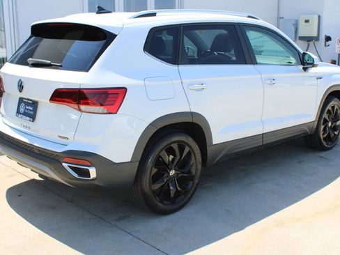Certified 2023 Volkswagen Taos SE w/ Panoramic Sunroof Package AWD/4WD image 6