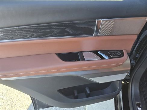 New 2026 Cadillac Vistiq Platinum image 13