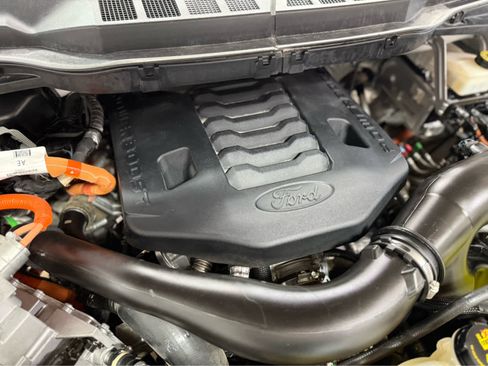 Used 2021 Ford F150 Lariat w/ Equipment Group 502A High image 11