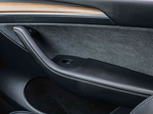 Used 2023 Tesla Model Y AWD image 14