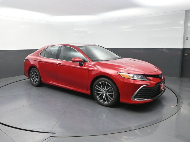 Used 2023 Toyota Camry XLE w/ Cold Weather Package FWD image 10