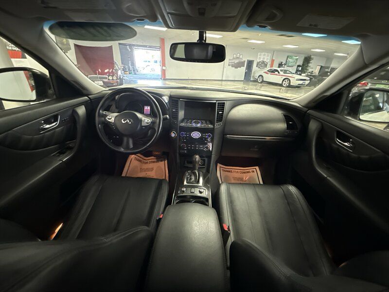Used 2017 INFINITI QX70 AWD w/ Premium Package image 23