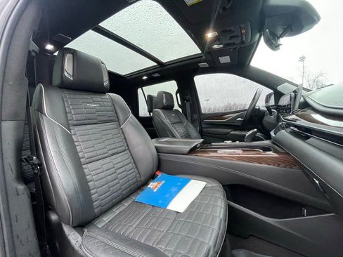 Certified 2022 Cadillac Escalade Sport Platinum w/ LPO, ONYX Package AWD/4WD image 13