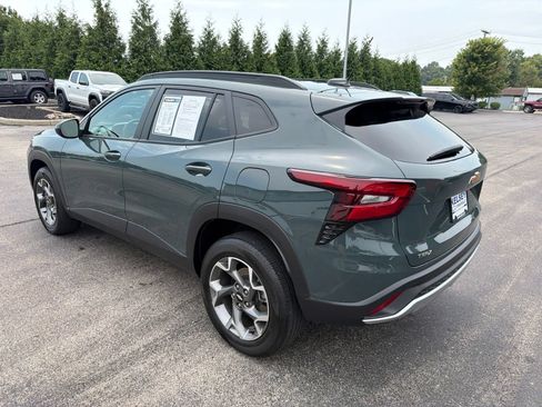 Used 2025 Chevrolet Trax LT w/ Driver Confidence Package FWD image 3