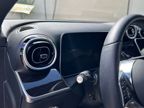 Used 2025 Mercedes-Benz GLC 300 4MATIC image 18