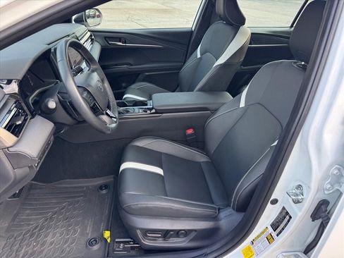 Used 2025 Toyota Camry SE w/ Convenience Package FWD image 13