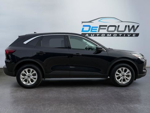 Used 2024 Ford Escape Active AWD/4WD image 2