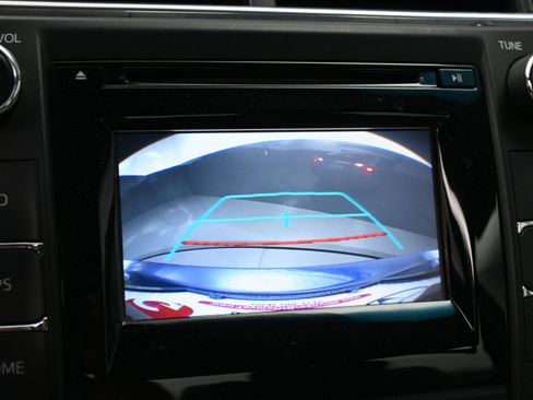 Used 2015 Toyota Camry SE FWD image 13