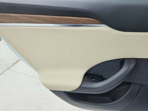 Used 2021 Tesla Model S Plaid image 31