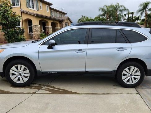 Used 2017 Subaru Outback 2.5i Premium image 6