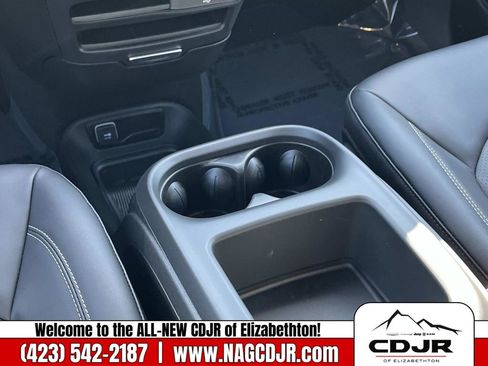 New 2026 Chrysler Pacifica Select image 14