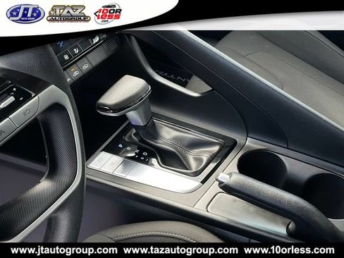 Used 2024 Hyundai Elantra SEL FWD image 17