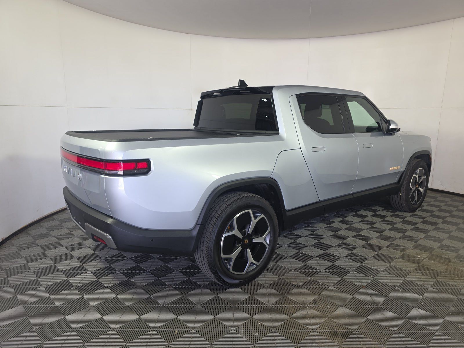 Used 2022 Rivian R1T Adventure AWD/4WD image 5