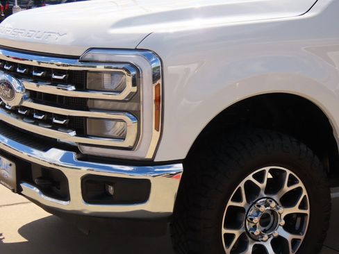 Used 2024 Ford F250 Lariat AWD/4WD image 3