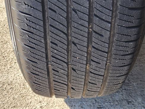 Used 2015 Toyota Camry LE image 11