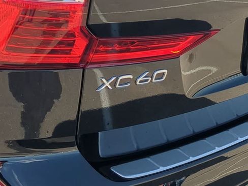 Certified 2025 Volvo XC60 B5 Ultra w/ Protection Package Premier AWD/4WD image 12