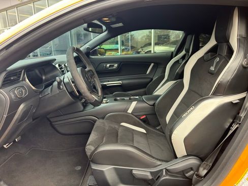 Used 2022 Ford Mustang Shelby GT500 w/ Technology Package image 40