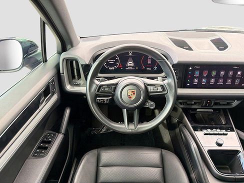 Used 2024 Porsche Cayenne image 18