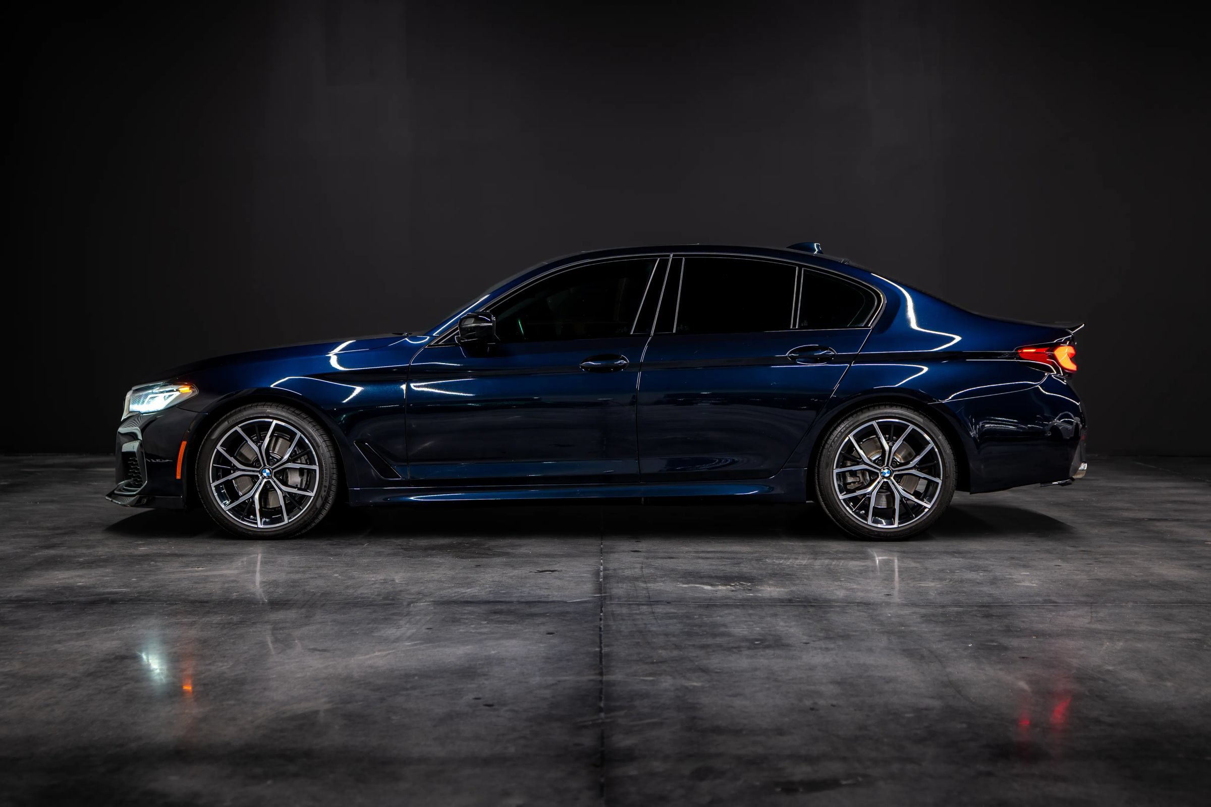 Used 2021 BMW 540i xDrive w/ M Sport Package AWD/4WD image 8