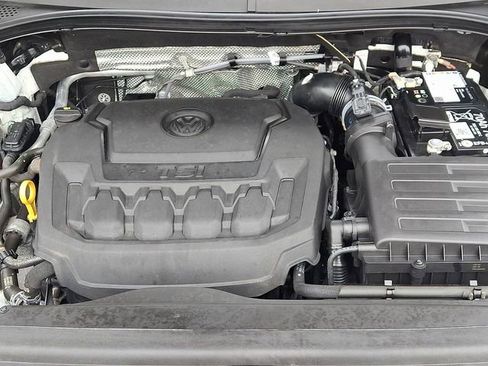 Certified 2024 Volkswagen Tiguan SE image 29