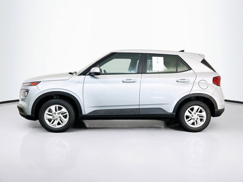 Used 2021 Hyundai Venue SE FWD image 4