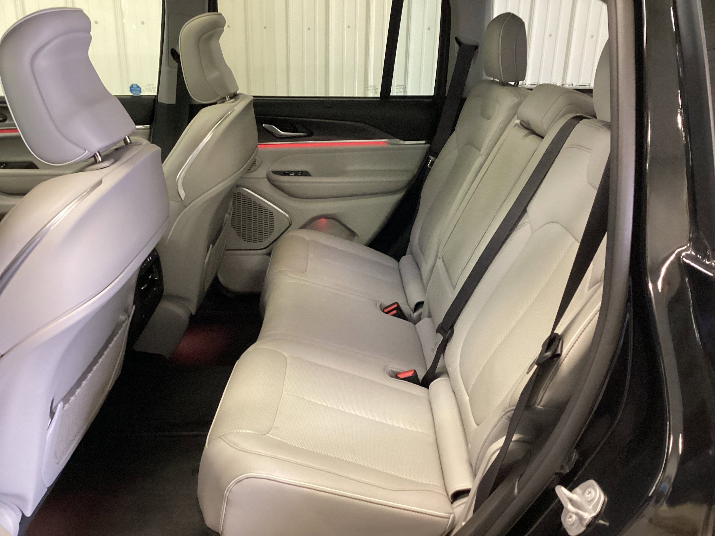 Used 2023 Jeep Grand Cherokee Overland w/ Adv Protech Group III AWD/4WD image 34