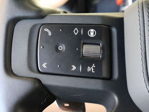 Used 2025 Land Rover Defender 130 V8 image 24