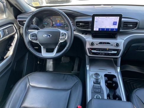 Used 2022 Ford Explorer XLT w/ Equipment Group 202A AWD/4WD image 12