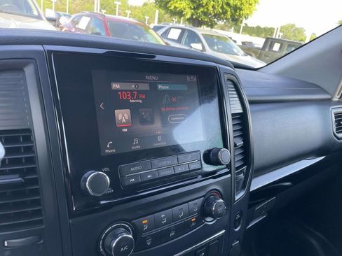 Used 2022 Nissan Titan SV AWD/4WD image 38